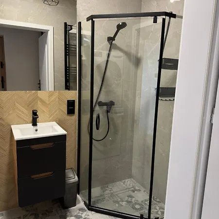 Apartment Holliday Puck